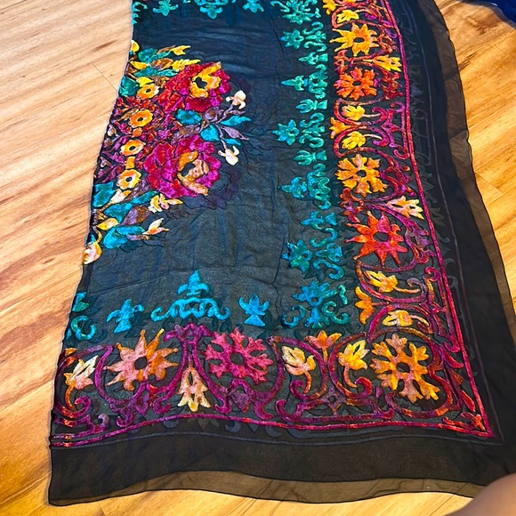 Scarf - Picture 1 of 3